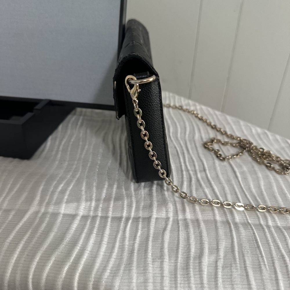 Louis Vuitton Black Crossbody Bag with Gold Chain - Picture 5 of 6